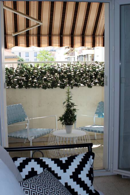 Séjour plein sud avec jolie terrasse ombragée