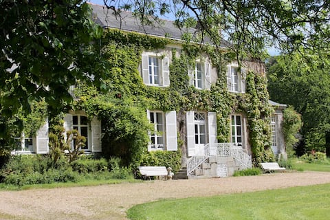Charming country home, pool, Nantes