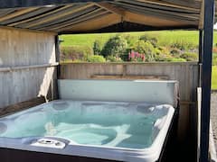Canadian+Log+Cabin+with+Luxury+Hot+Tub