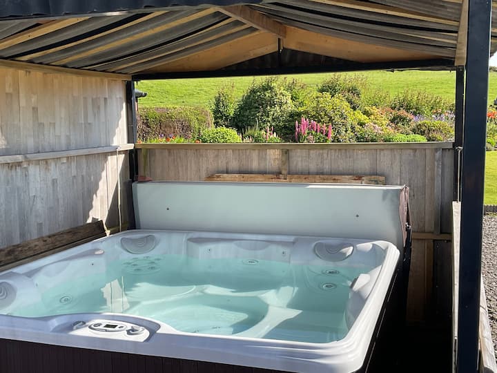 9 Best Log Cabins With Hot Tub In Wirral, UK Updated 2024 Trip101