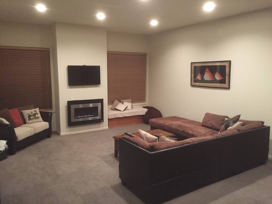 Lounge 1