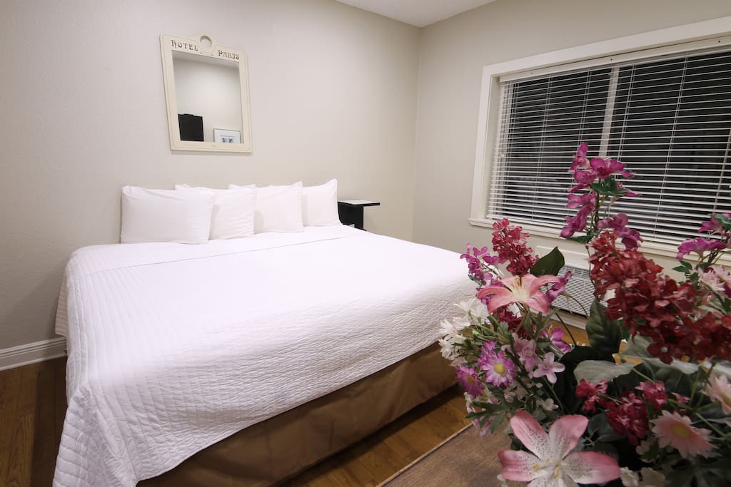 Cozy room with large king bed and soft linens. WE ALSO HAVE ROOMS WITH 2 DBL BEDS.
