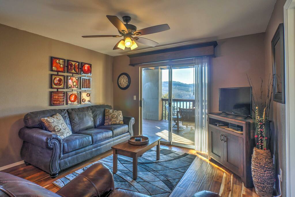 The condo offers 2 bedrooms, 2 bathrooms and sleeping for 6.