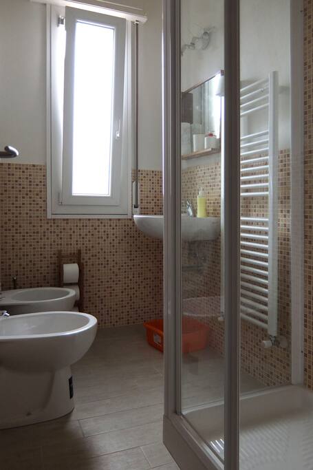 Servizi con cabina doccia