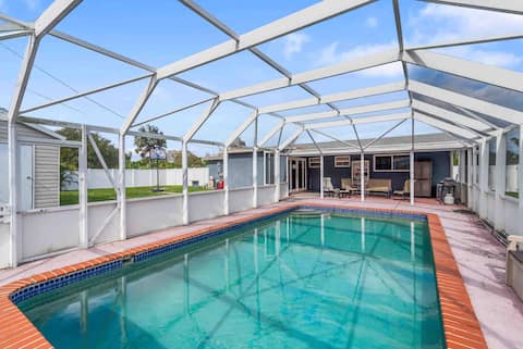 Poolside Haven l Solar Heated Pool l Summer Vacay