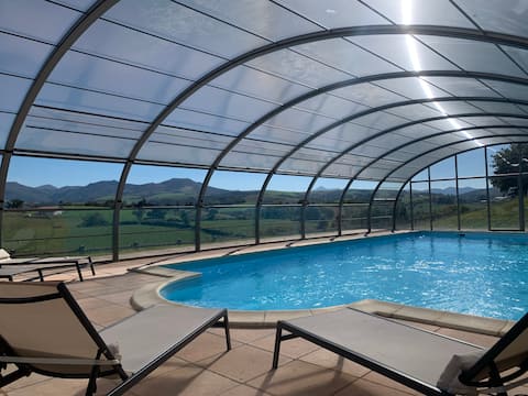 Big apartment with a pool and a view