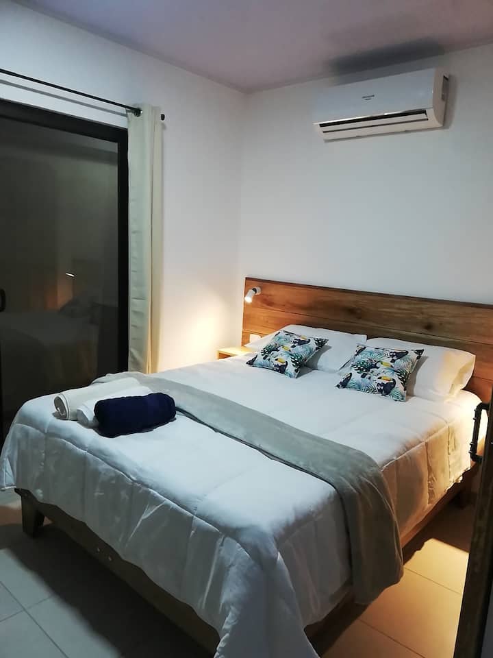 Queen bed with 100% cotton sheets