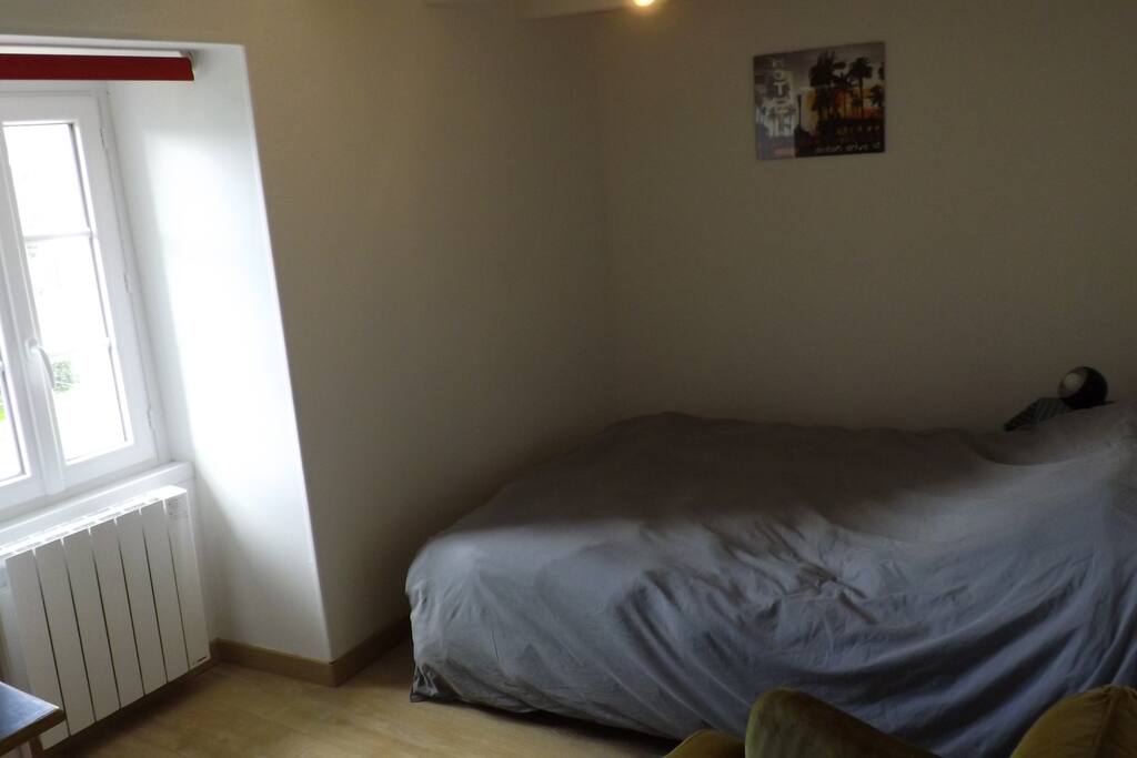 Chambre 2, lit de 140, vue sur jardin, avec bureau