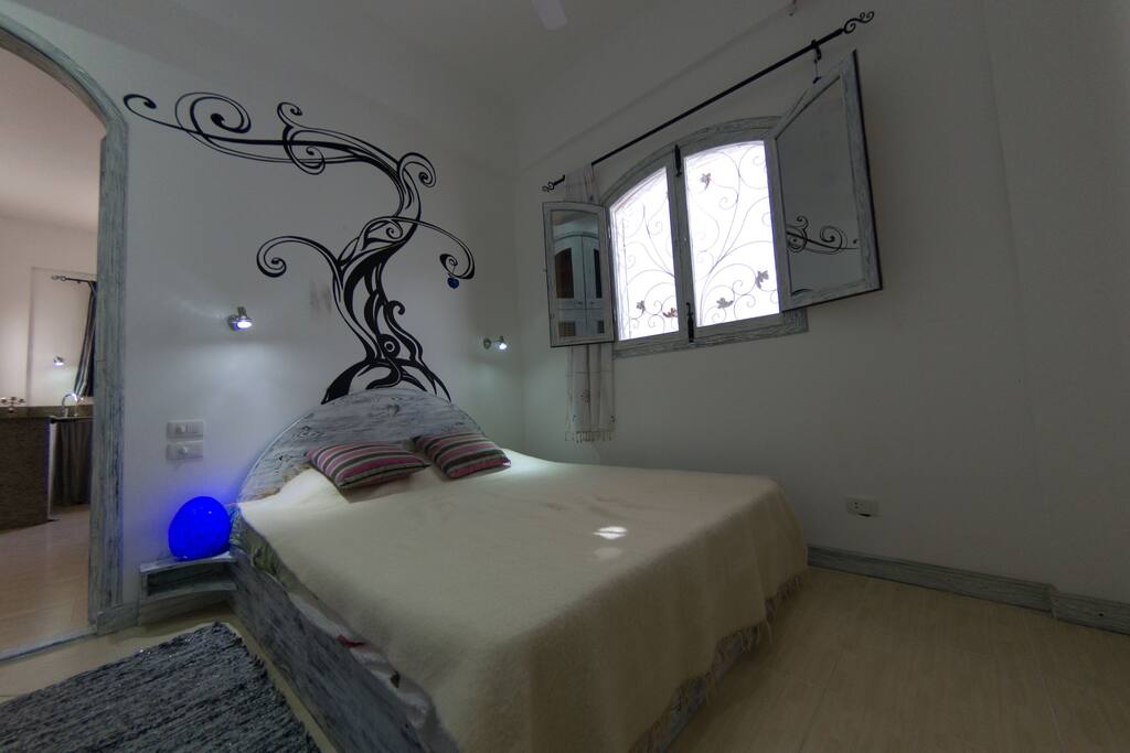 Bedroom with kingsize bed.