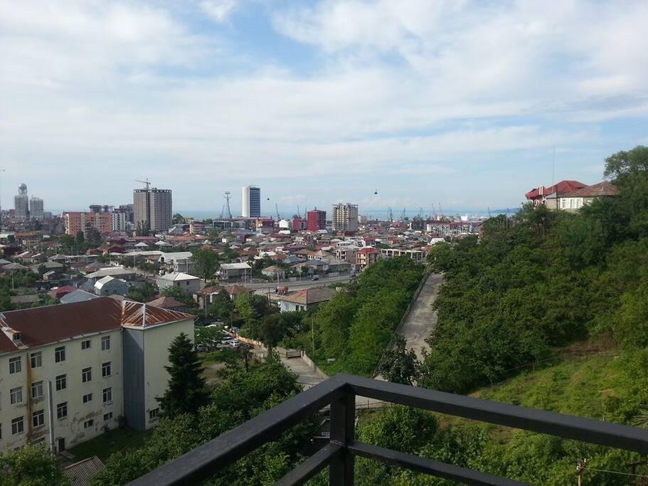 вид города с террасы