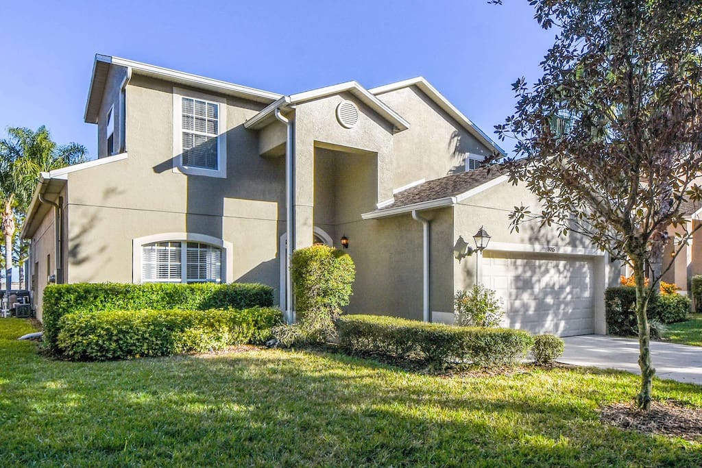 This stunning home is perfectly located for family vacations to Walt Disney World Resort and the other attractions. Offering upscale amenities, decor and comfort, this home will provide the perfect base for your next vacation.