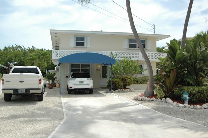Beautiful 2 bedroom upstairs home in Islamorada