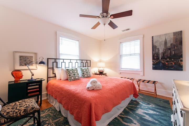 Bedroom 1: King Bed