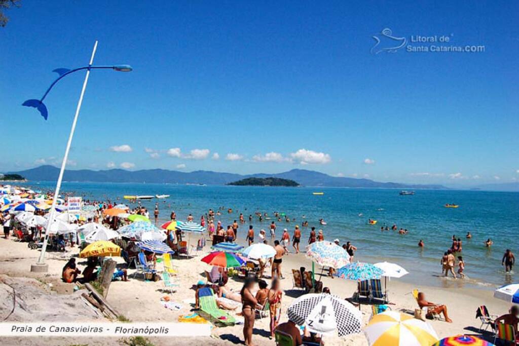 Praia de Canasvieiras, a 500 metros