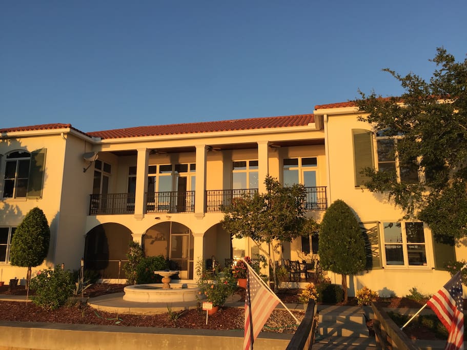 Top floor apt private covered porch, shared fountain and sea wall area.