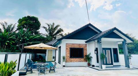 Rose Gueshouse@Nilai (private Pool)