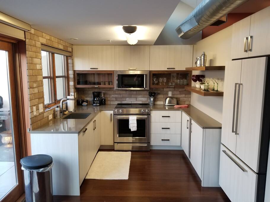 Brand New updated Kitchen w/ all the Glass and Dishware needed.