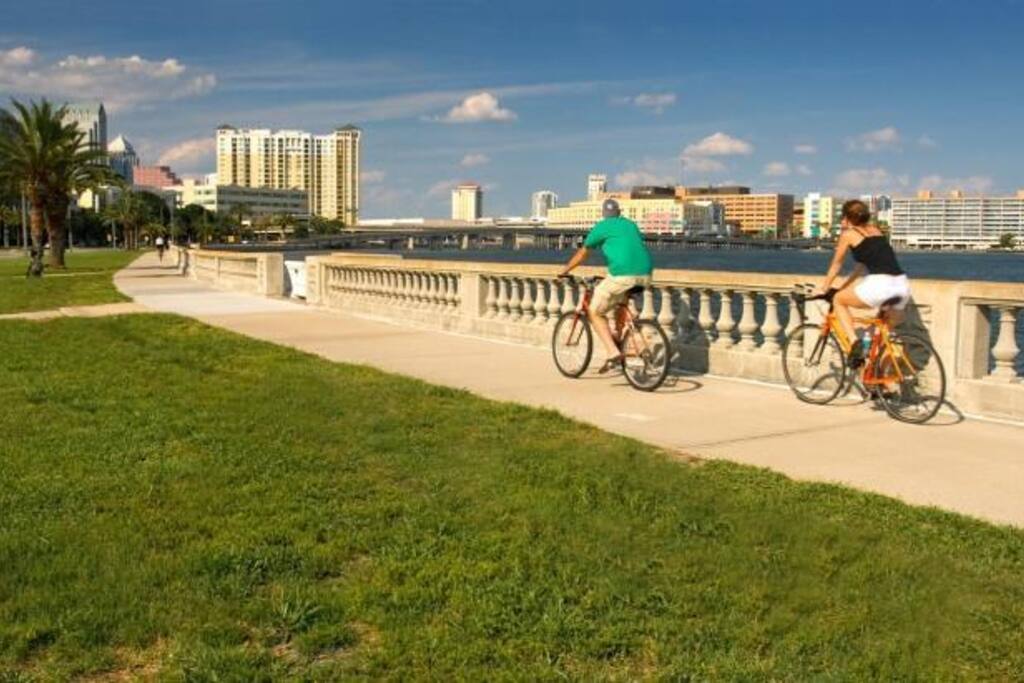BAYSHORE HEADING NORTH (TOWARDS DOWNTOWN)