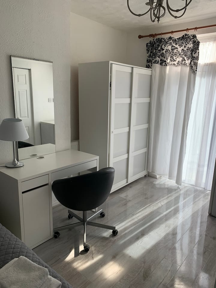 Barking Vacation Rentals & Homes England, United Kingdom Airbnb