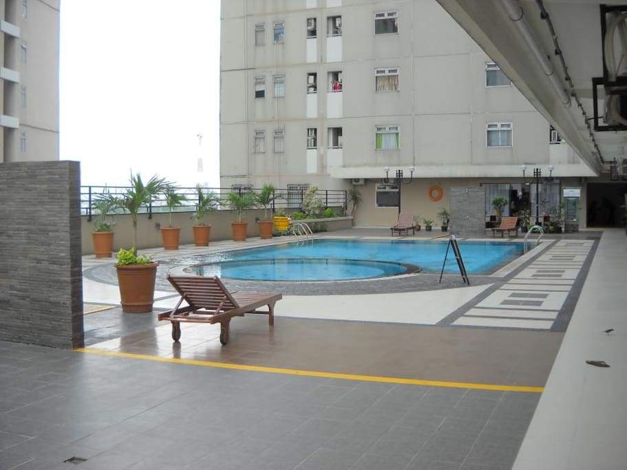 Swimming Pool in Grand Emerald