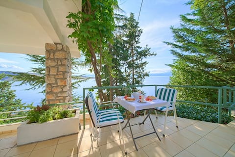 Popular Airbnb listing: Apartments Six - Your Beach house w/ Top View in Grad Kraljevica
