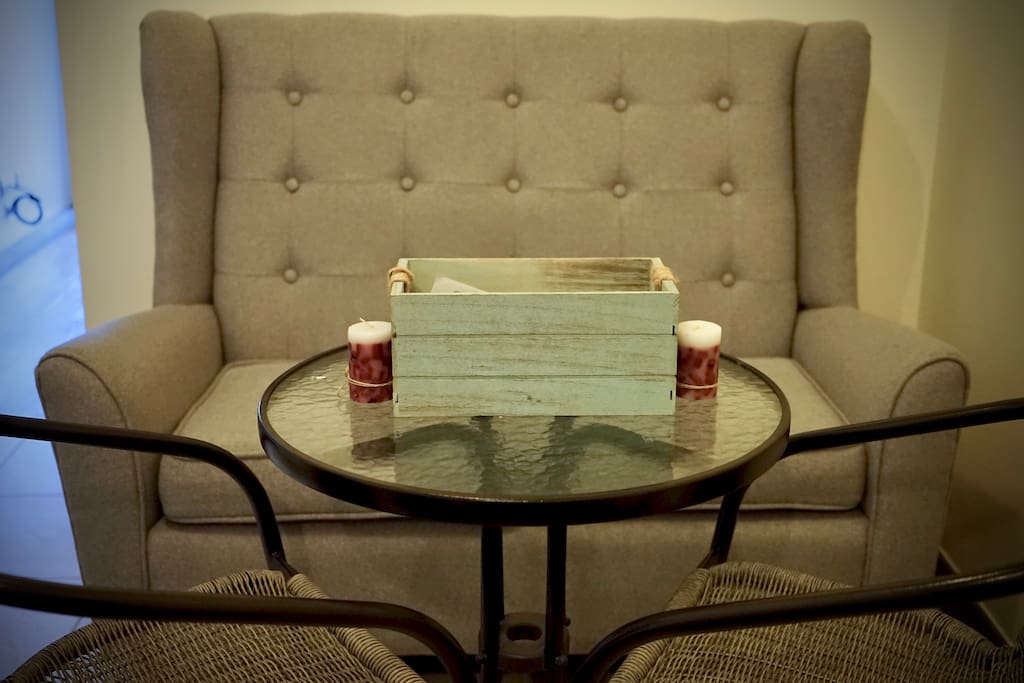 I small nook to eat or work from