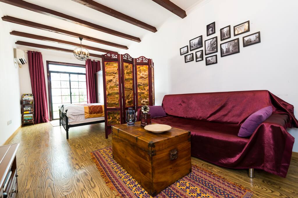 The full view of the studio apartment