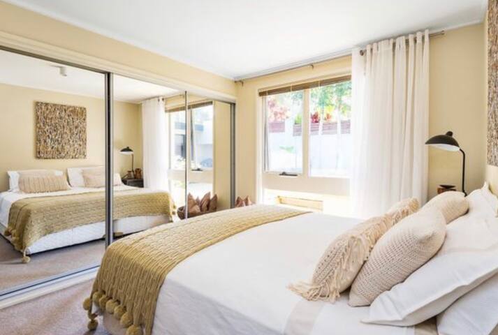 Family friendly house with a heated pool, + WIFI