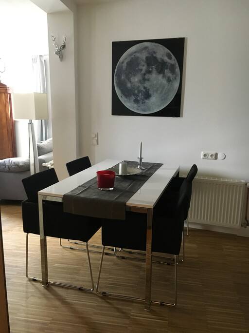 Essbereich mit Sitzmöglichkeit für 4 Personen