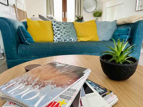 Popular Airbnb listing: The Hideaway: Farnsfield (5 mins from Southwell) in Newark And Sherwood