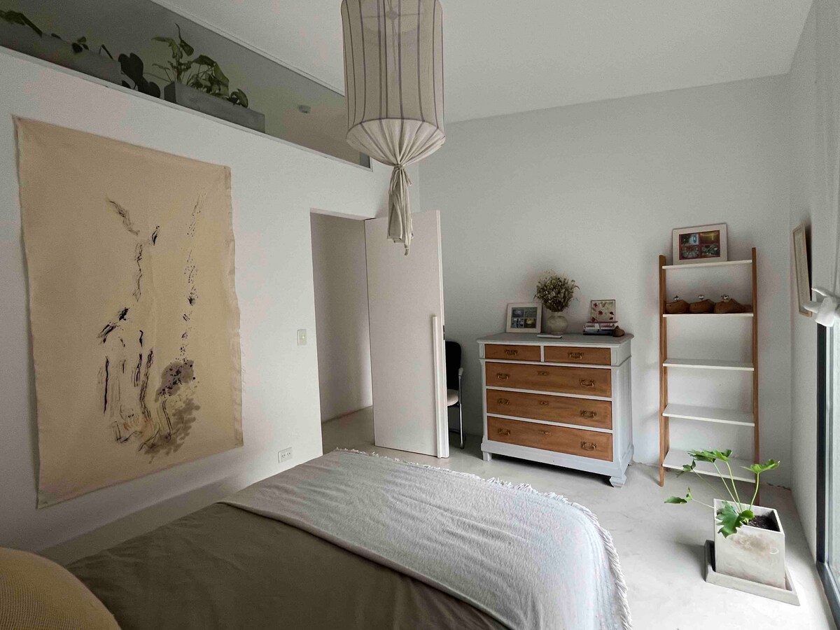 Habitación privada con baño en casa con pileta y parrilla en La Paternal