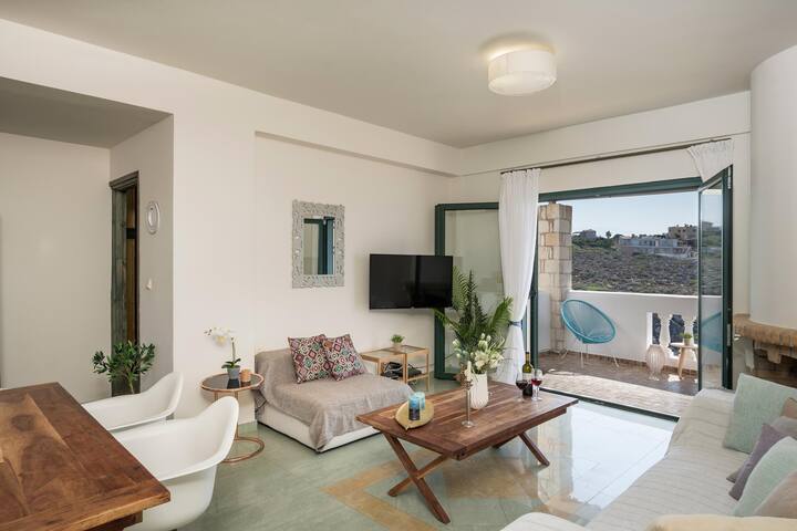 Luxury villa near Beach, with Private Pool & Views gallery image 4