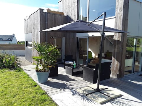 Successful Airbnb property: Modern, comfortable, beaches and shops within walking distance in Trébeurden