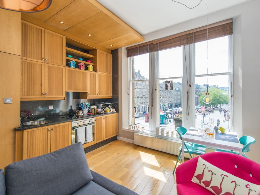 Living Room and fully equipped kitchen overlooking the Grassmarket