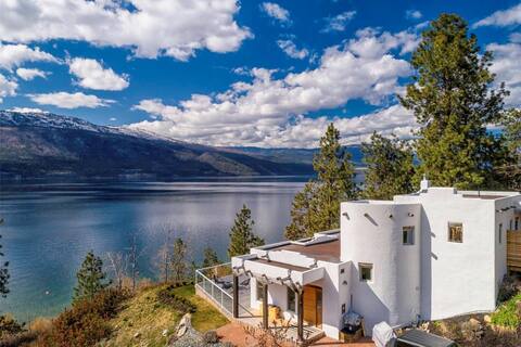 Okanagan Lake Paradise in a Stunning Sante Fe Home