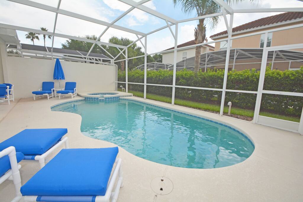 Pool,Resort,Swimming Pool,Water,Chair
