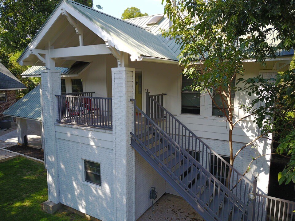 The Brady Carriage House - Quiet Downtown Retreat!