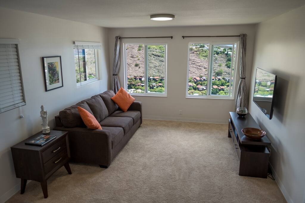 Wake up to a Sunrise overlooking Waialae valley, with views of Molakai and Maui on clear days!