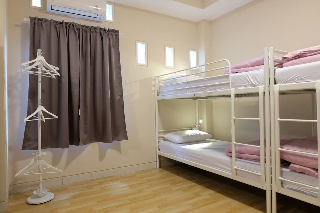no eats and drinks inside the room