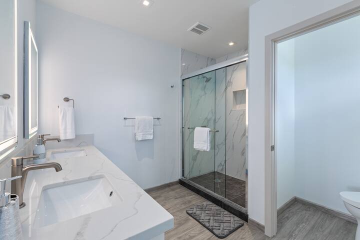 The Makai Manor – Stunning Newly Built Home gallery image 3