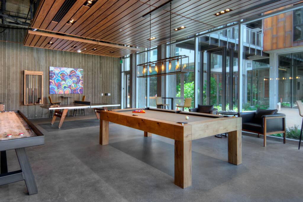 Building complex Game Lounge