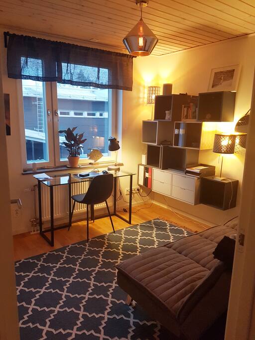 Arbetsrum med bäddsoffa