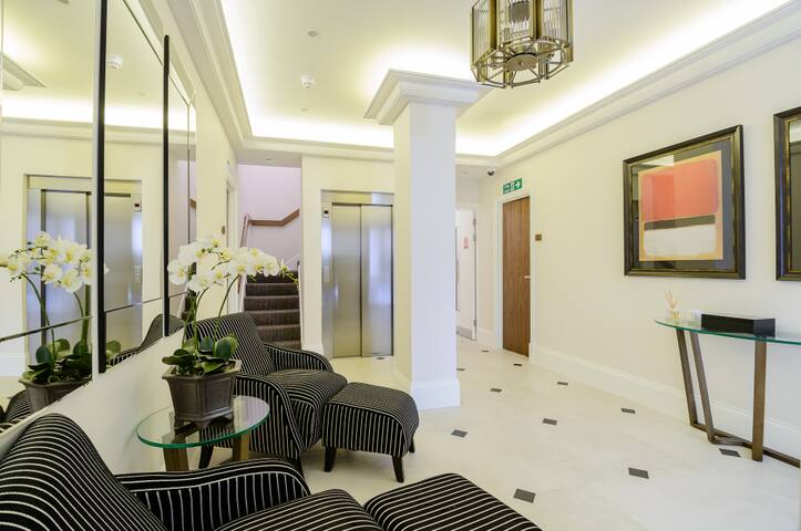 Penthouse Deluxe Serviced Two Bedroom with Balcony gallery image 2
