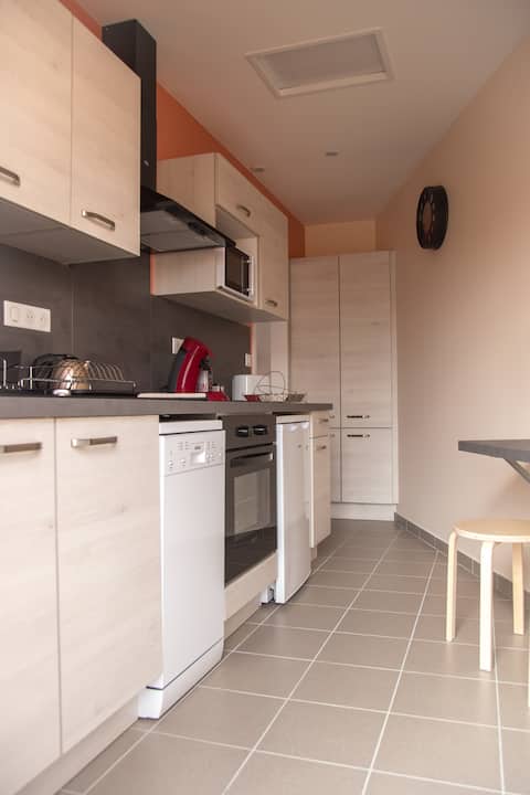 Successful Airbnb property: Quiet cozy studio with private terrace in Angles