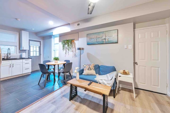 Gorgeous Chic 1b1b With Full Kitchen&cute Backyard - Philadelphia, PA
