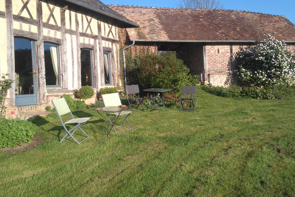 garden breakfast area