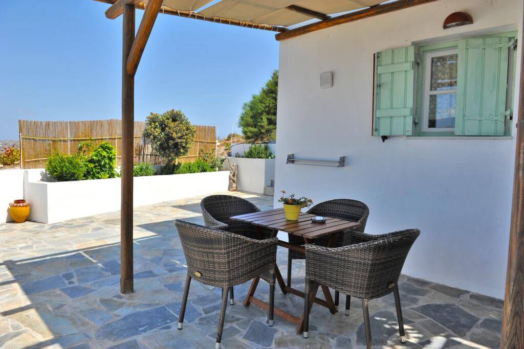 Balcony with table for 4 persons