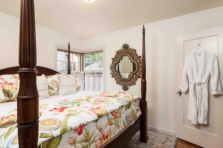 Chumba cha kulala cha wageni ni chumba cha kulala cha mfalme wa mashariki 