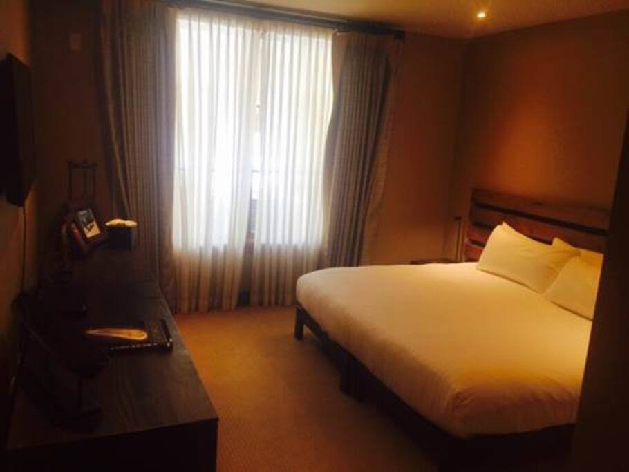 Guest bedroom, King bed or 2 twin beds