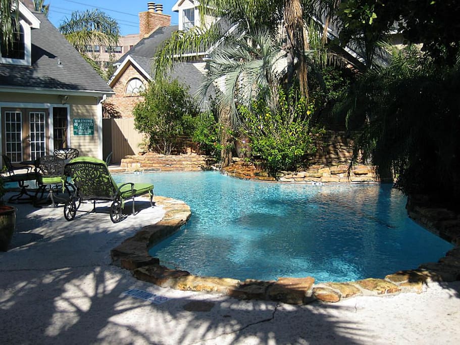 There are 3 swimming pools + Gym + dry sauna!